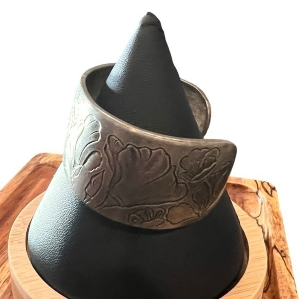 SALISBURY PEWTER AUGUST POPPY‎ ART NOUVEAU FLOWER VINTAGE CUFF BRACELET 1" WIDE - Picture 5 of 13